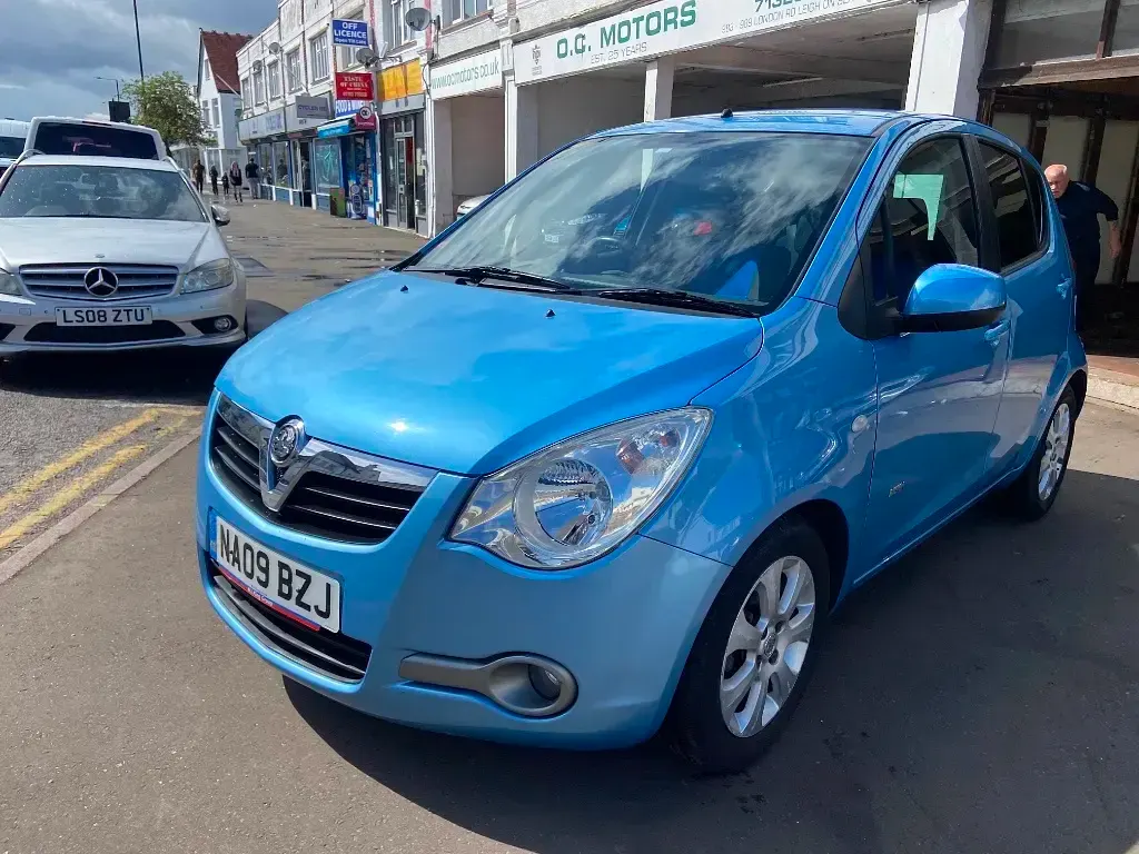 Used Vauxhall Agila Design Edition 85 HP (62 kW) 2009 Blue MPV