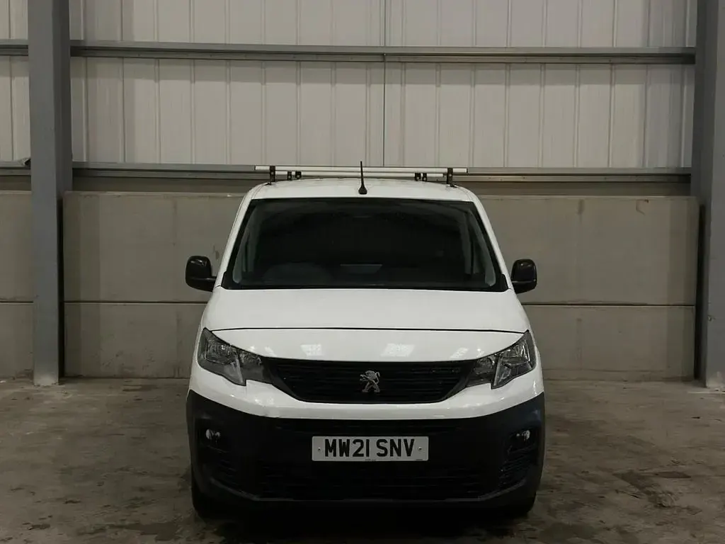 Używany Peugeot Partner 100 KM (73 kW) 2021 Biały Minivan
