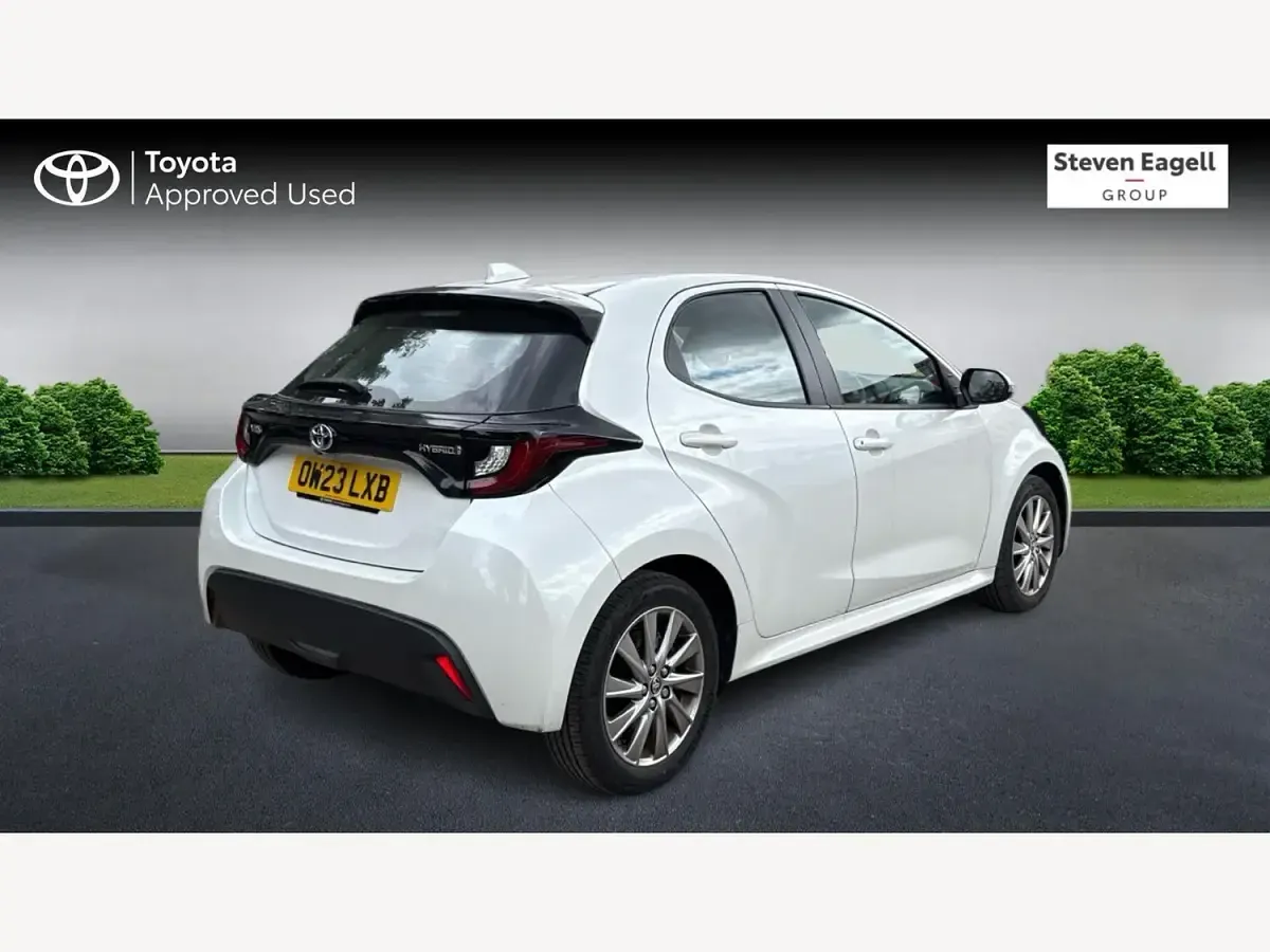Used Toyota Yaris 2023 White Hatchback