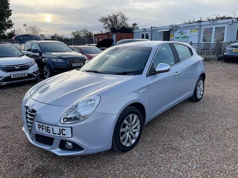 Used Alfa Romeo Giulietta Business 120 HP (88 kW) 2016 White Hatchback