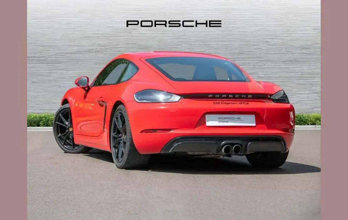 Used Porsche Cayman 360 HP (264 kW) 2018 Red Coupe