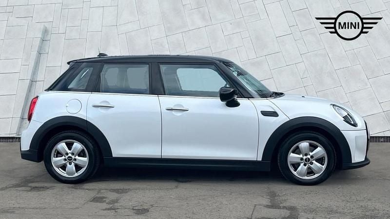 Used Mini Cooper Classic 134 HP (98 kW) 2023 White Hatchback