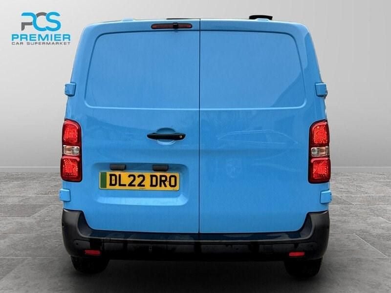 Used Vauxhall Vivaro 100 kW (136 HP) 2022 Mauve/pink MPV