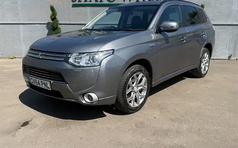 Usado Mitsubishi Outlander P-HEV 121 HP (88 kW) 2015 Carrinha