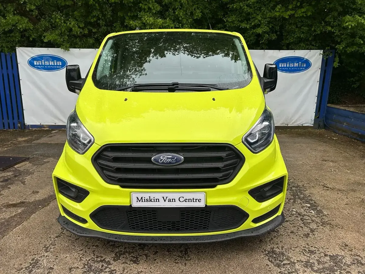 Used Ford Transit Custom Limited 185 HP (136 kW) 2021 Green Van