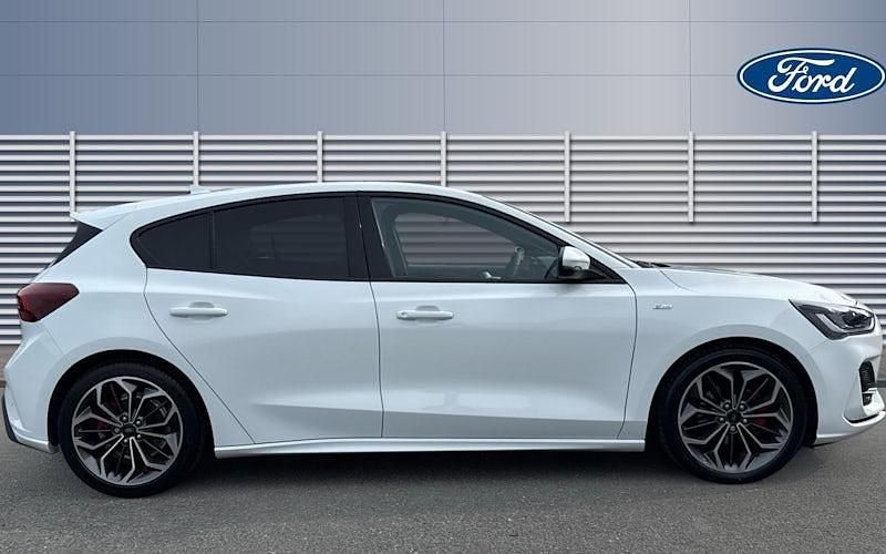 Used Ford Focus ST-Line X 125 HP (91 kW) 2024 White Hatchback