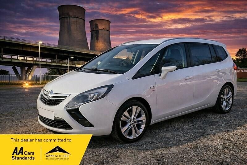 Used Vauxhall Zafira SRi 138 HP (101 kW) 2014 White MPV