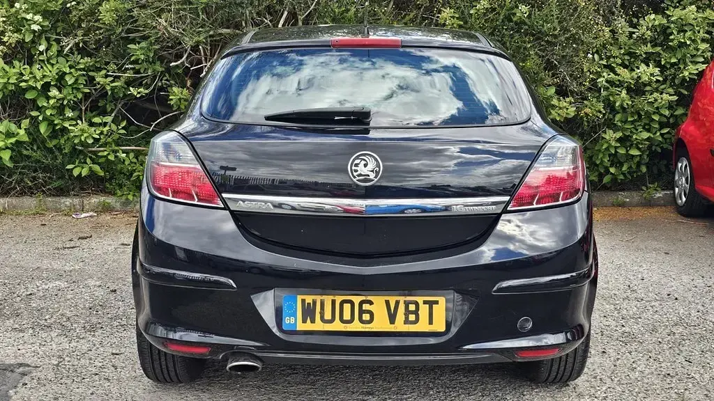 Usado Vauxhall Astra 2006 Negro Utilitario