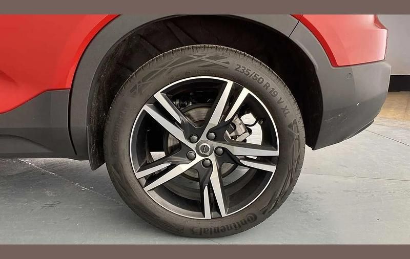 Used Volvo XC40 R-Design 161 HP (118 kW) 2021 Red SUV