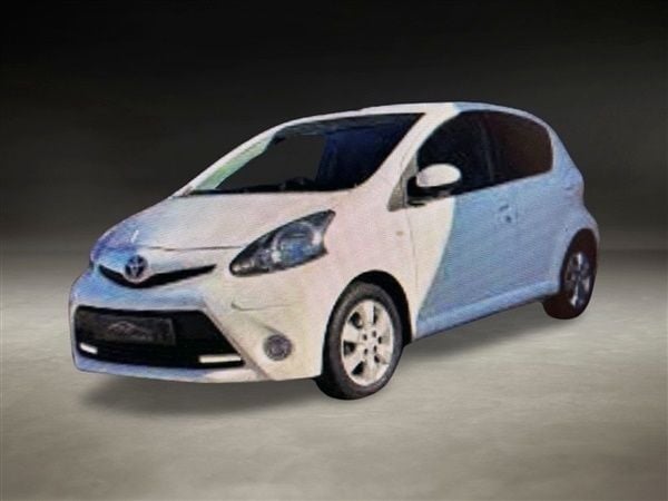 White Used 2011 Toyota Aygo Hatchback | £3,295 (Fair price) - Image 1/1