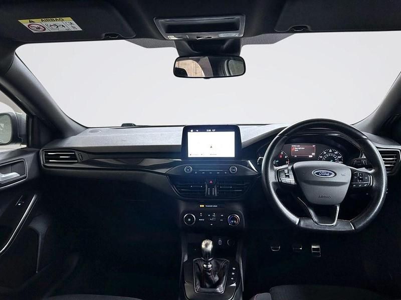 Used Ford Focus ST-Line 125 HP (91 kW) 2019 White Hatchback