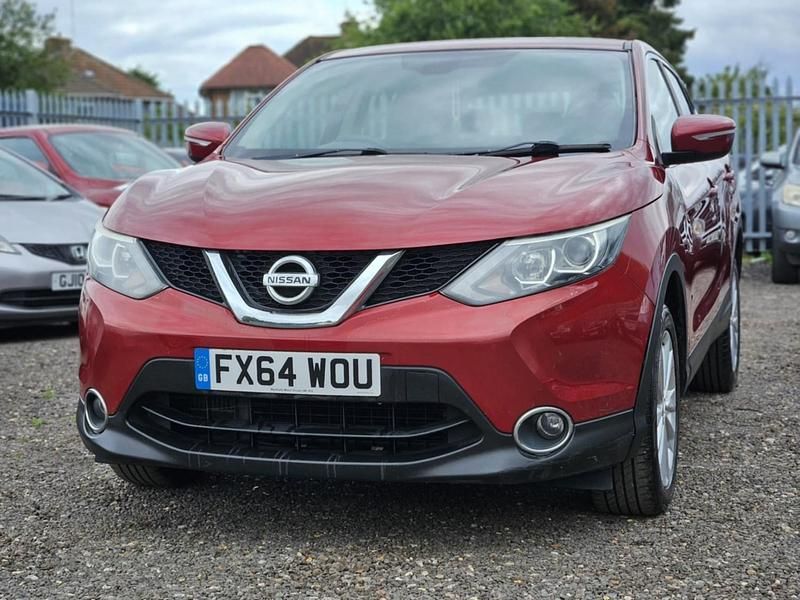 Red Used 2014 Nissan Qashqai Acenta SUV | £2,495 - Image 1/4