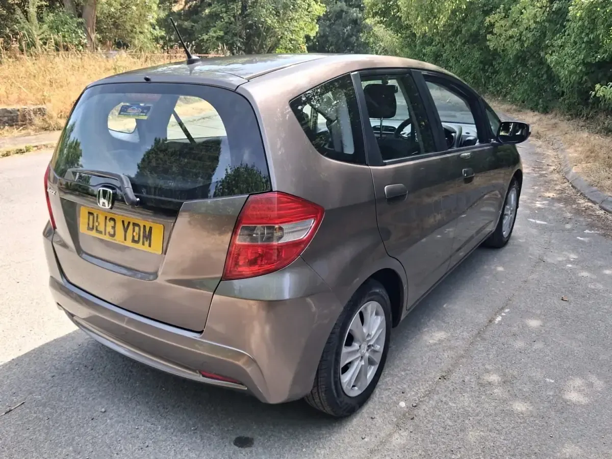 Used Honda Jazz ES 99 HP (72 kW) 2013 Brown Hatchback