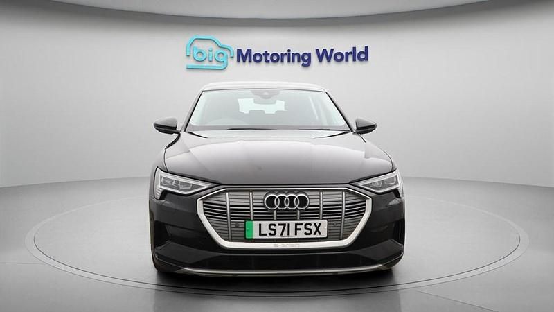 Begagnad Audi e-tron 11 kW (15 HK) 2021 SUV