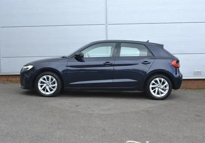 Used Audi A1 Sportback Sport 116 HP (85 kW) 2019 Blue Hatchback