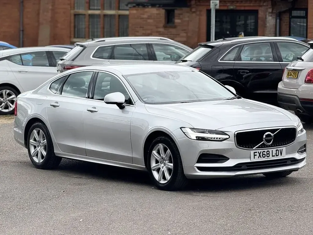 Usado Volvo S90 Momentum 190 CV (139 kW) 2018 Plateado Berlina