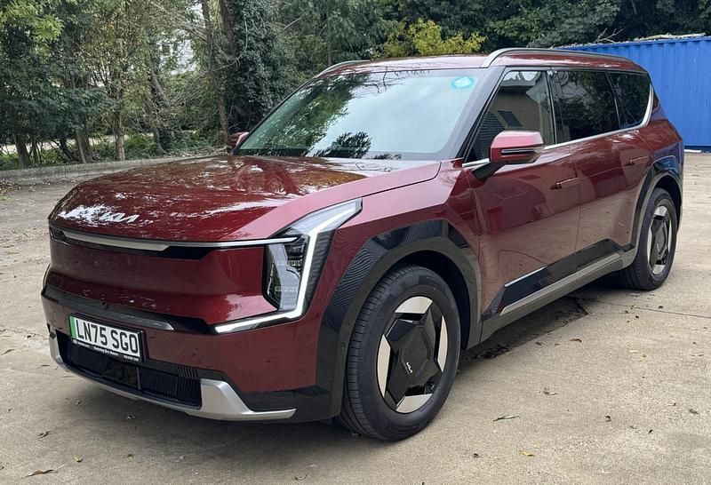New 2025 Kia EV9 Air SUV | £49,995 - Image 1/4