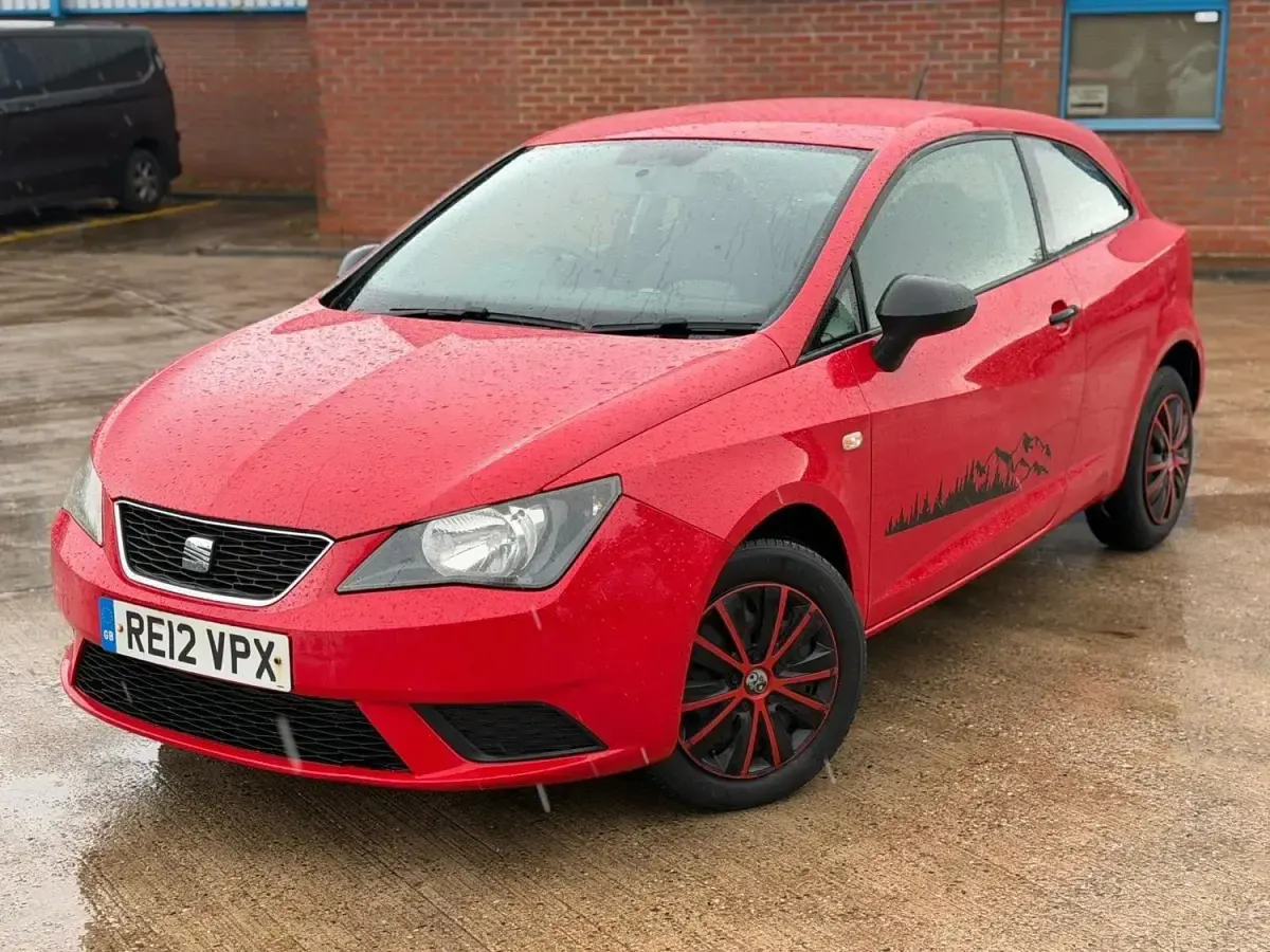 Używany Seat Ibiza 75 KM (55 kW) 2012 Czerwony Hatchback