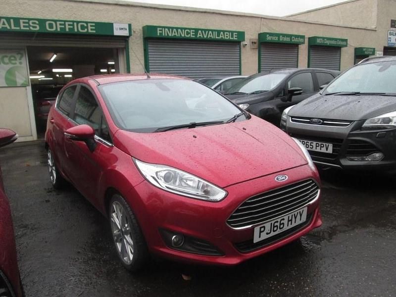 Usado Ford Fiesta Titanium X 125 HP (91 kW) 2016 Vermelho Citadino