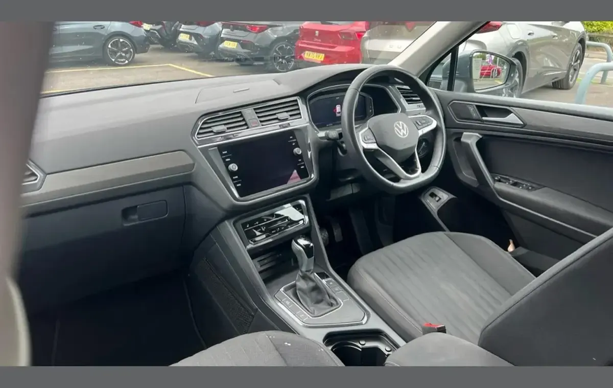 Used VW Tiguan Allspace Life 150 HP (110 kW) 2024 Grey SUV