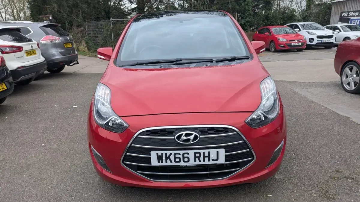 Usado Hyundai ix20 Premium 125 CV (91 kW) 2016 Rojo Utilitario