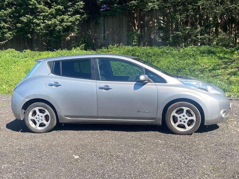 Begagnad Nissan Leaf Acenta 80 kW (109 HK) 2014 Silver Halvkombi