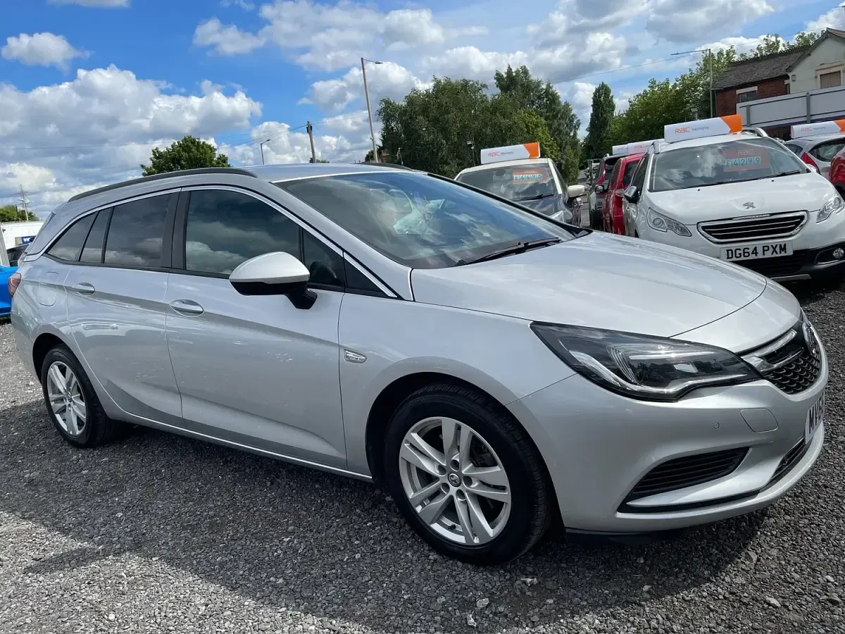 Used Vauxhall Astra 110 HP (80 kW) 2017 Silver Estate