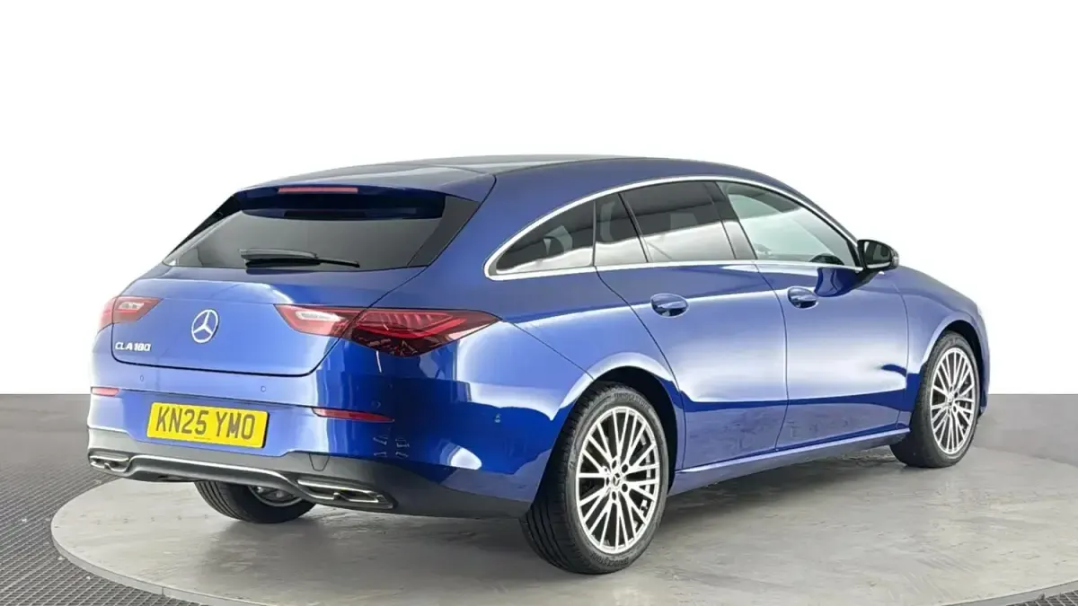 Used Mercedes CLA180 Executive 136 HP (100 kW) 2025 Blue Estate