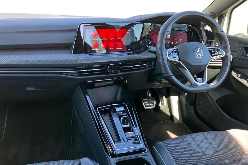 Usado VW Golf VIII R-line 150 HP (110 kW) 2023 Branco Citadino