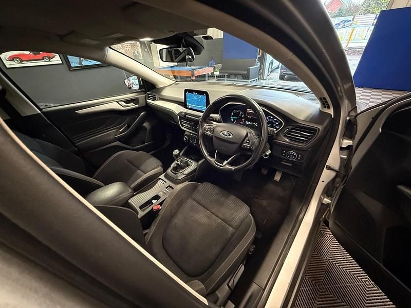 Used Ford Focus Zetec 100 HP (73 kW) 2018 Silver Hatchback