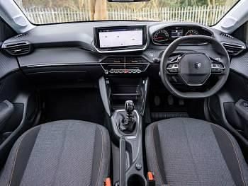 Used Peugeot 208 Style 101 HP (74 kW) 2025 White Hatchback