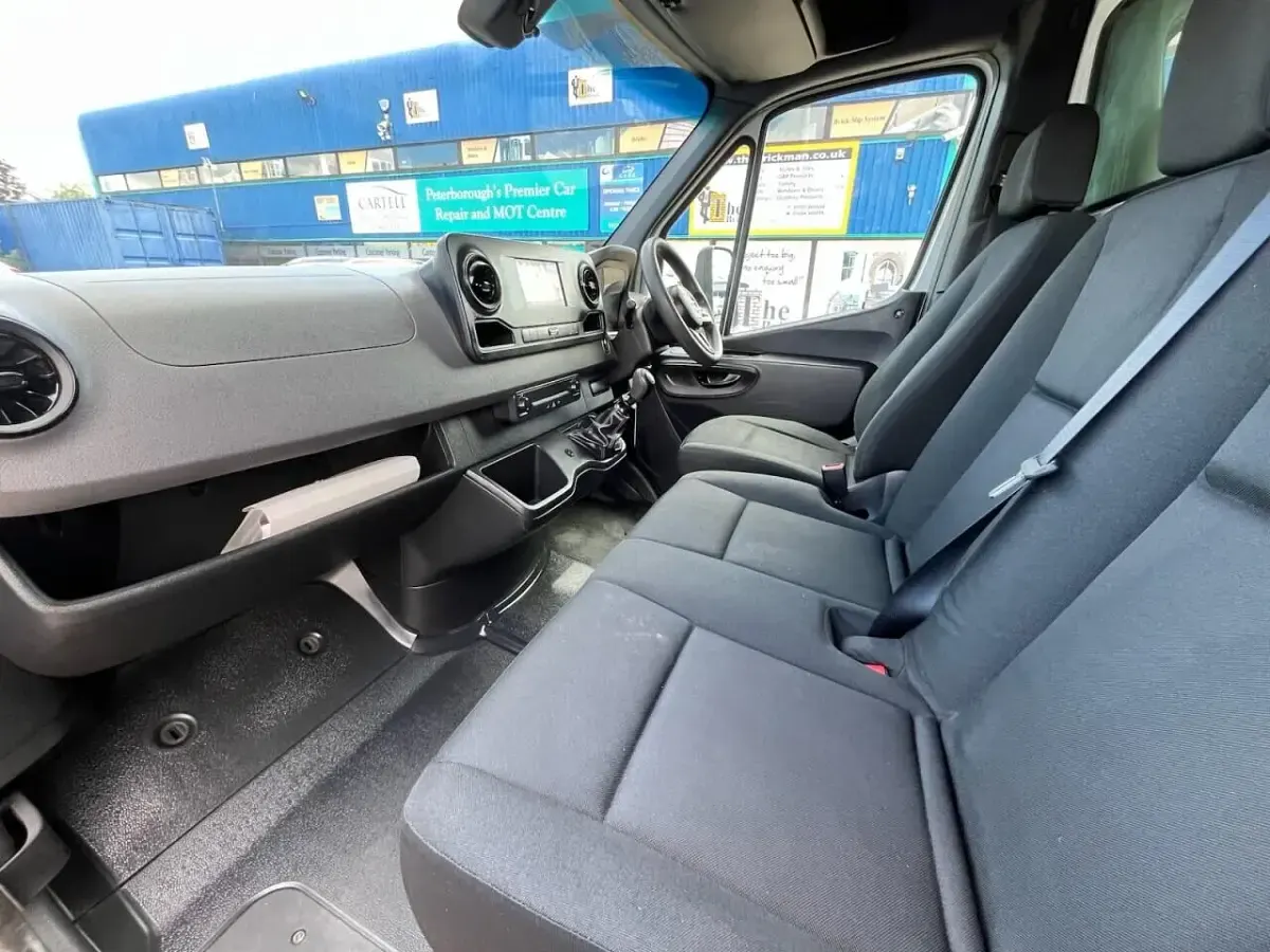 Used Mercedes Sprinter 143 HP (105 kW) 2019 White Van