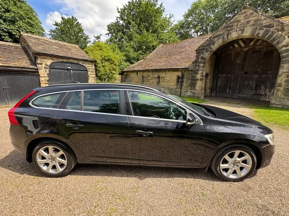 Used Volvo V60 SE 181 HP (133 kW) 2014 Black Estate