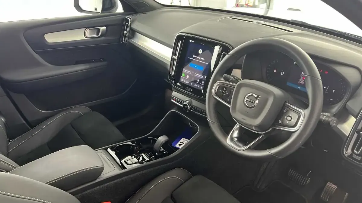 Used Volvo XC40 Plus 194 HP (142 kW) 2025 Silver SUV