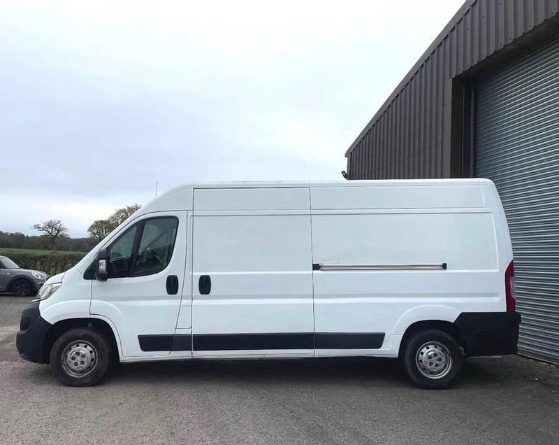 Used Citroën Relay 140 HP (102 kW) 2021 White Van