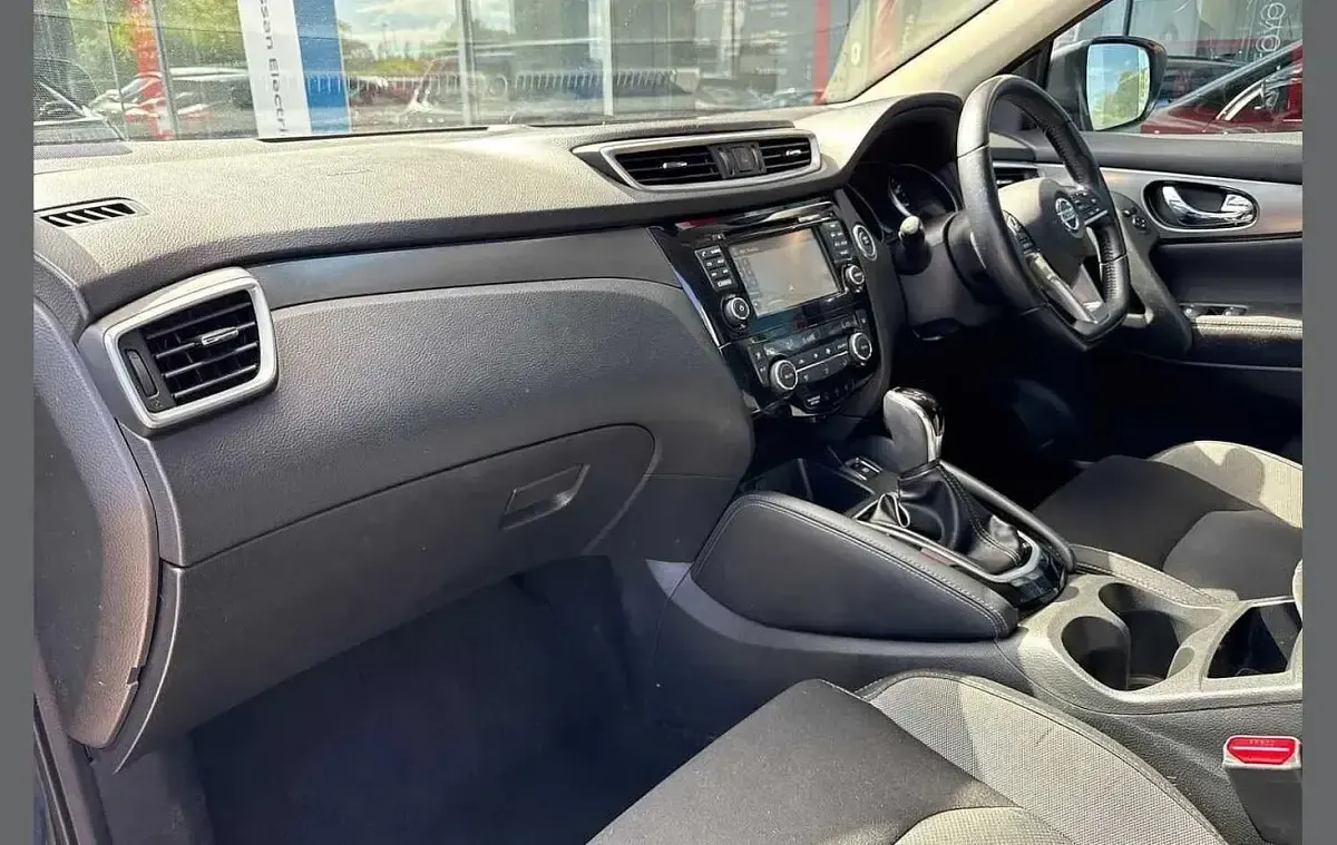 Used Nissan Qashqai N-Connecta 115 HP (84 kW) 2017 Black SUV