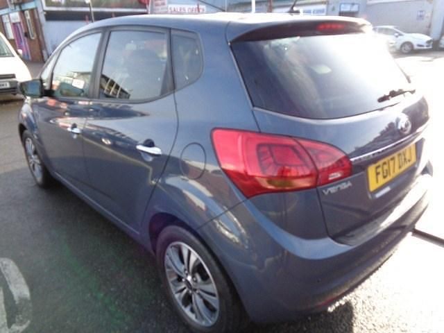 Used Kia Venga 123 HP (90 kW) 2017 Blue Hatchback