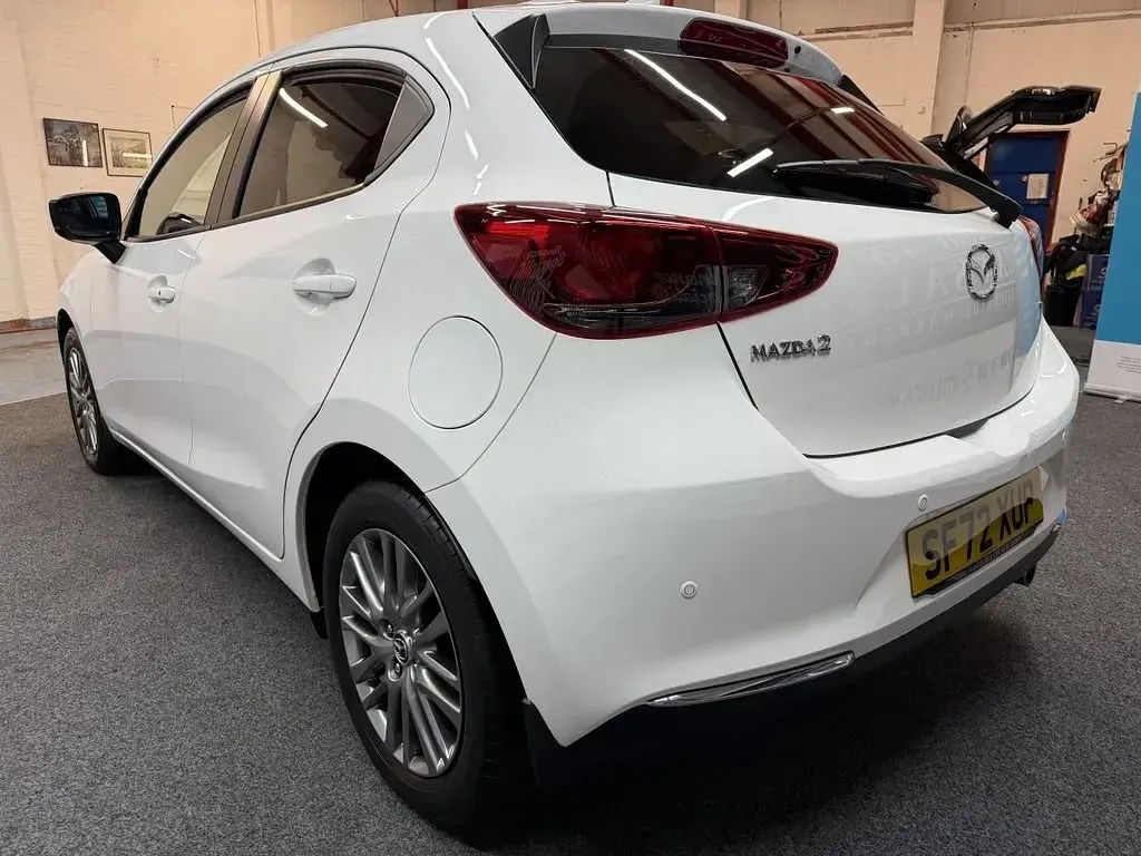 Begagnad Mazda 2 Inclusive 2022 Vit Halvkombi