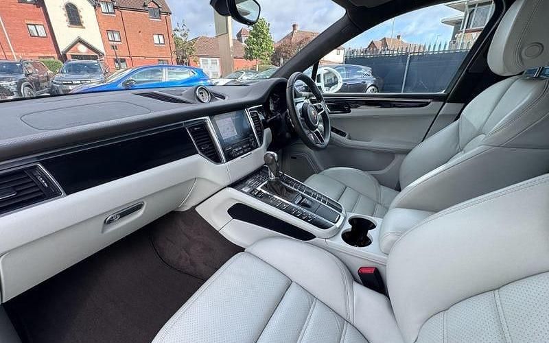 Used Porsche Macan Turbo Performance Package 441 HP (324 kW) 2017 SUV