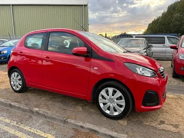 Used Peugeot 108 Active 68 HP (50 kW) 2017 Red Hatchback