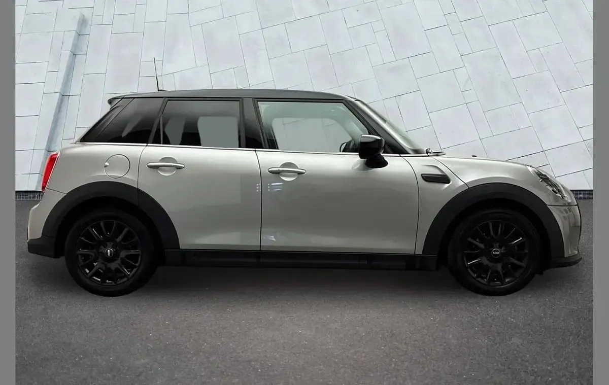 Used Mini Cooper Classic 134 HP (98 kW) 2024 Silver Hatchback