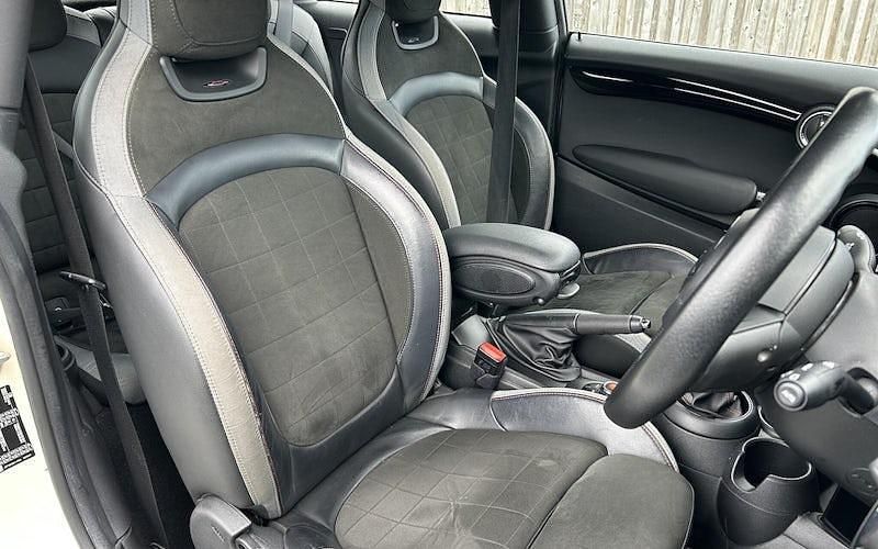 Used Mini Cooper S Hatch 192 HP (141 kW) 2019 White Hatchback