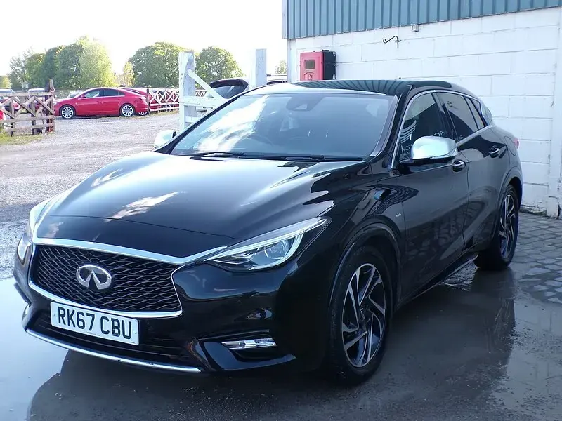 Used Infiniti Q30 Premium 170 HP (125 kW) 2017 Black Hatchback