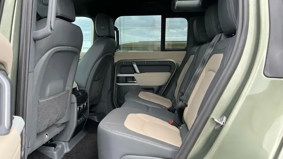 Used Land Rover Defender SE Dynamic 249 HP (183 kW) 2022 Green SUV