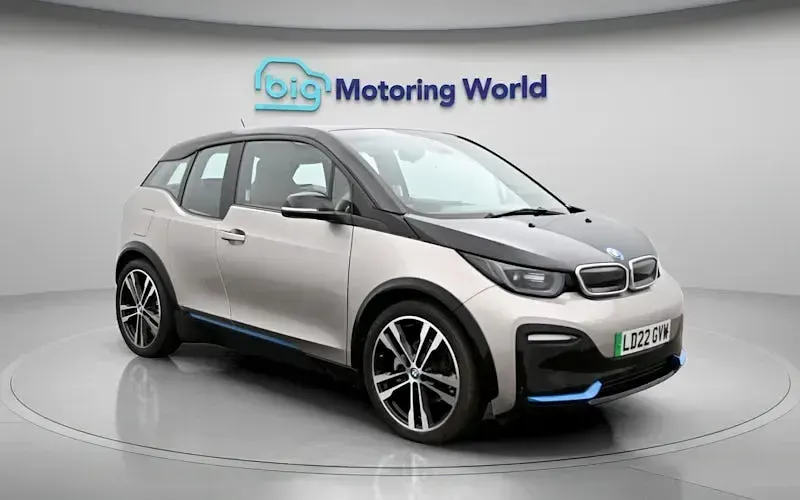 Usado BMW i3 135 kW (184 HP) 2022 Prateado Citadino