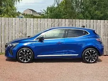 Used Renault Clio Techno 90 HP (66 kW) 2025 Blue Hatchback