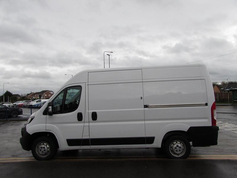 Used Peugeot Boxer 140 HP (102 kW) 2021 White Van
