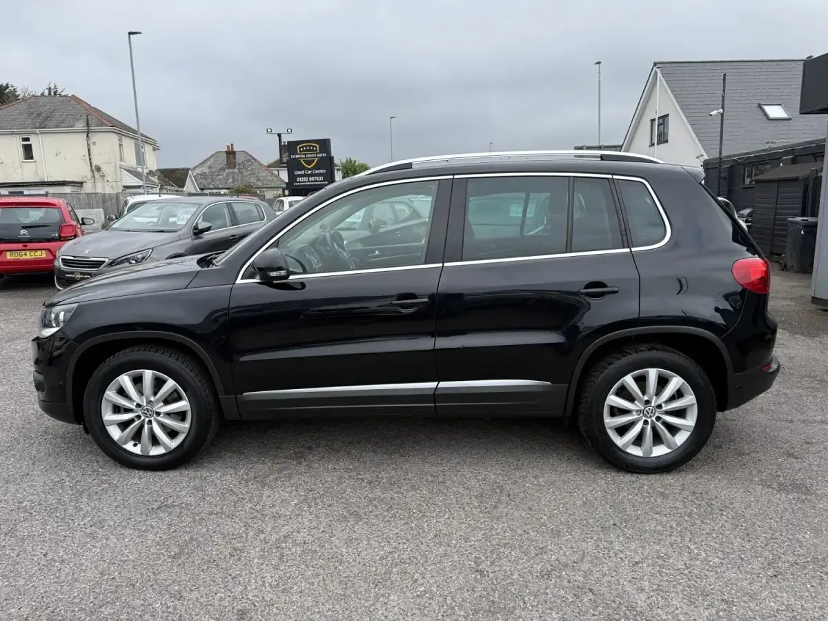 Usado VW Tiguan Match 150 HP (110 kW) 2015 Preto SUV