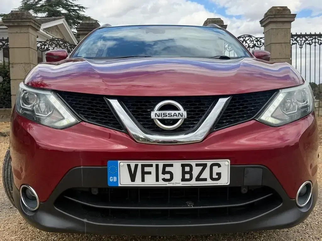 Used Nissan Qashqai S 163 HP (119 kW) 2015 Red SUV