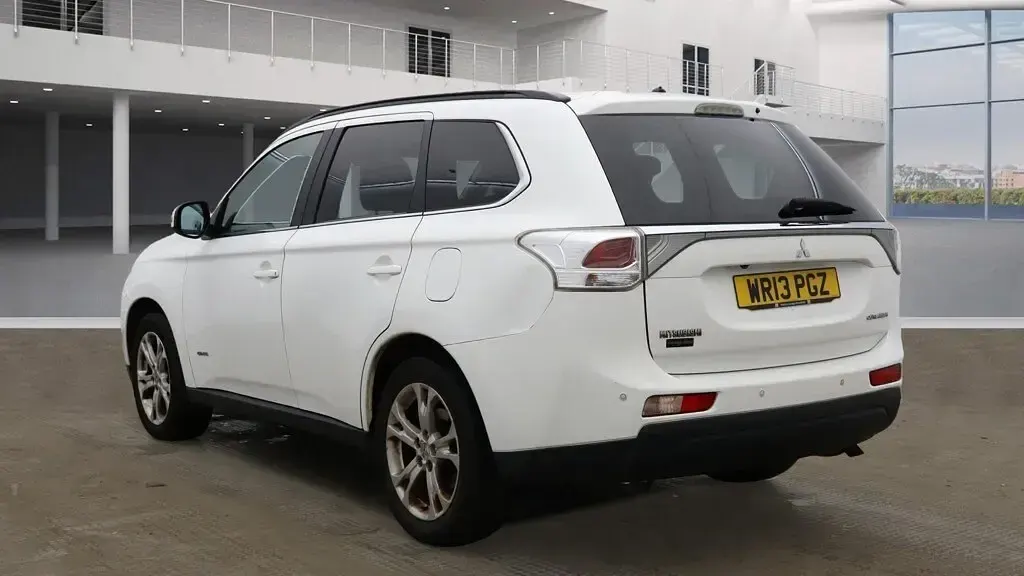 Used Mitsubishi Outlander 2013 White SUV